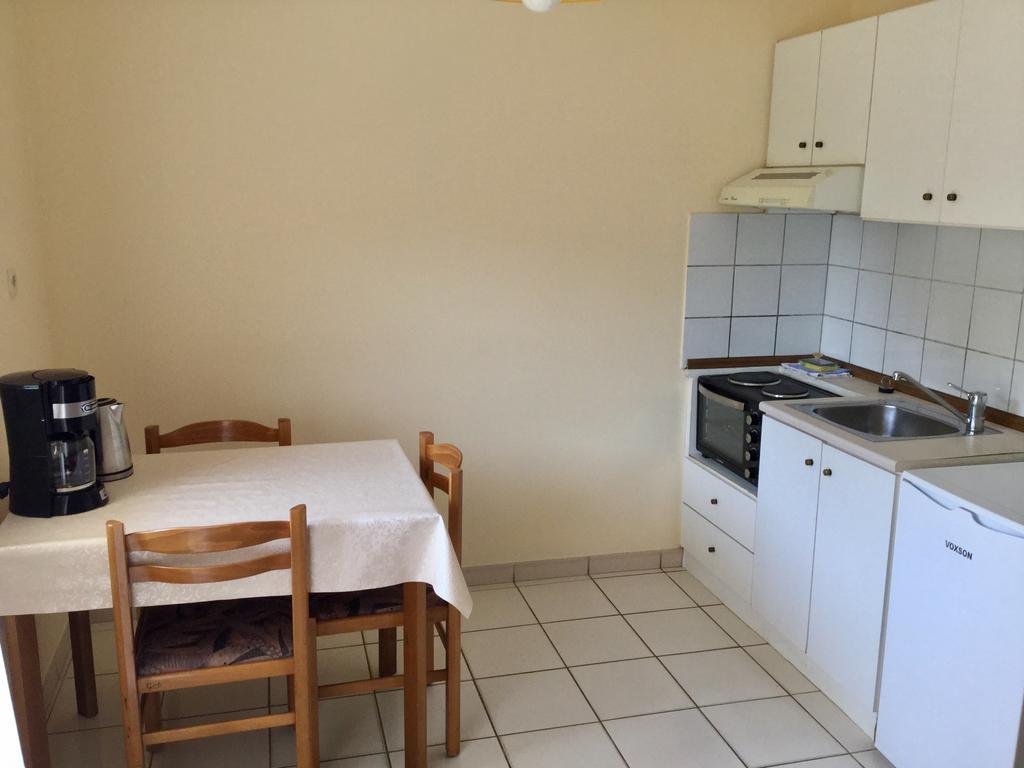 Aneton Aparthotel Chrysi Ammoudia Bagian luar foto