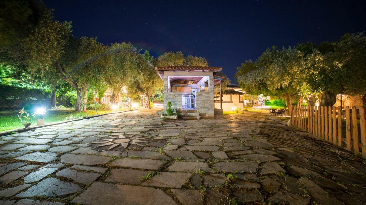 Aneton Aparthotel Chrysi Ammoudia Bagian luar foto